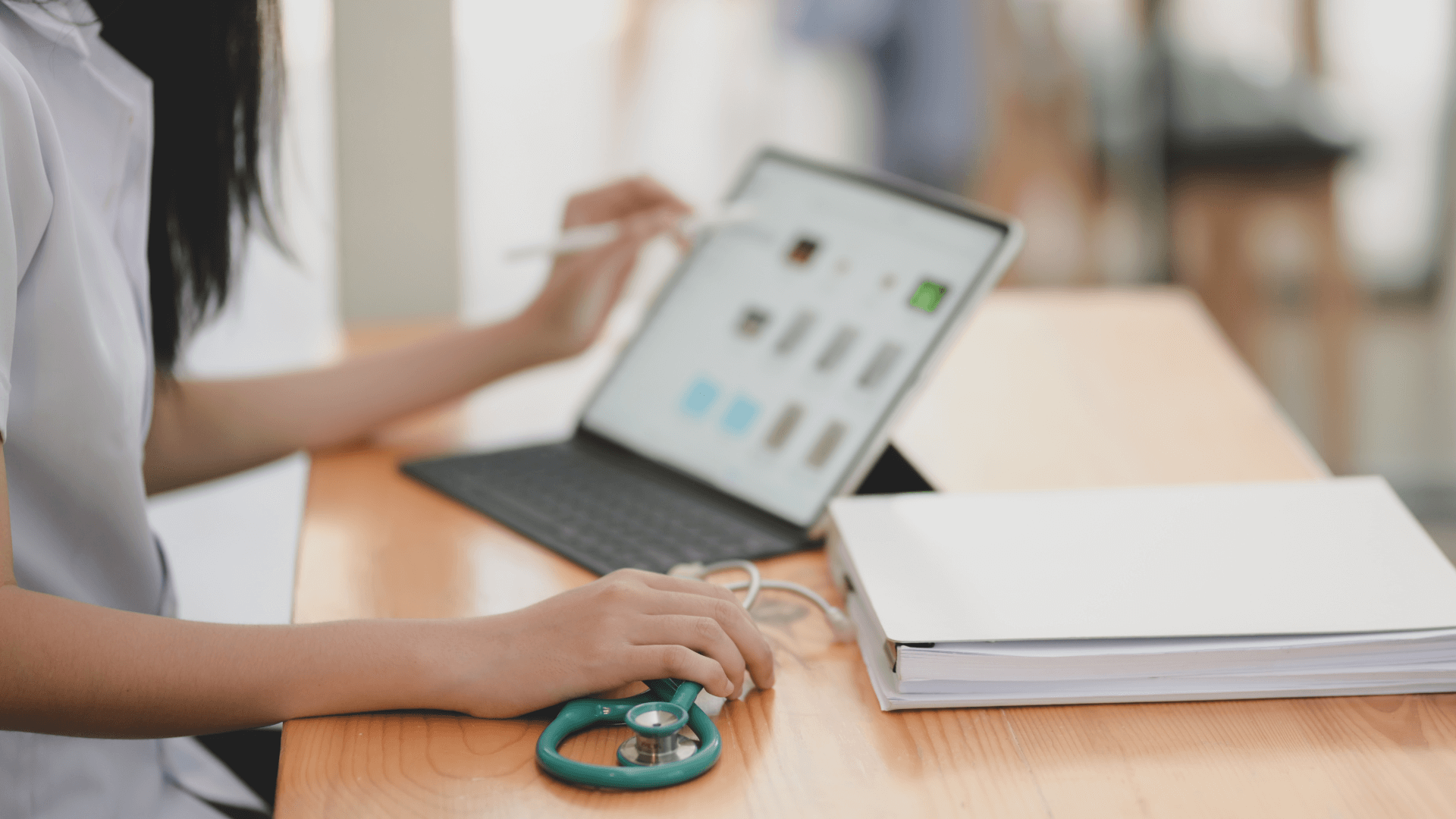 mobile tech in healthcare - top trends to watch in 2024 (1)